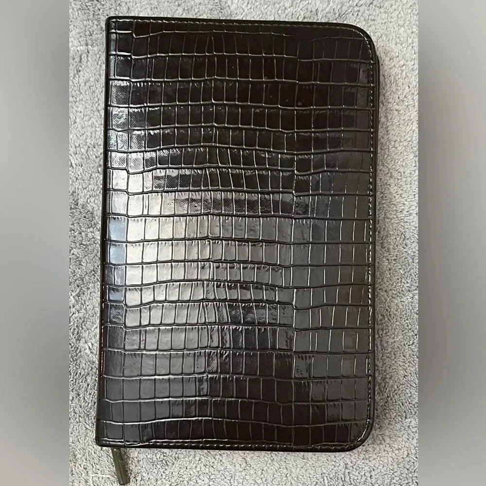 Nwot 15 Piece Travel Nail And Makeup Brush Kit